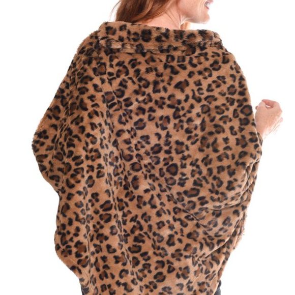 Leopard Fur Collar Poncho - Picture 3 of 3